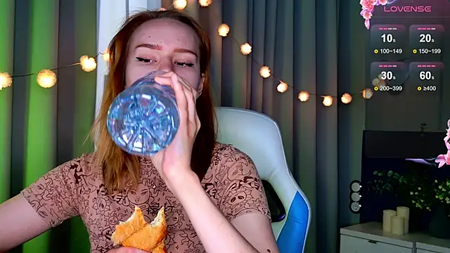 Snapshot of Ramona___ chatting on 03/13/25, 06:05 Ramona online show from 03/13/25, 06:05