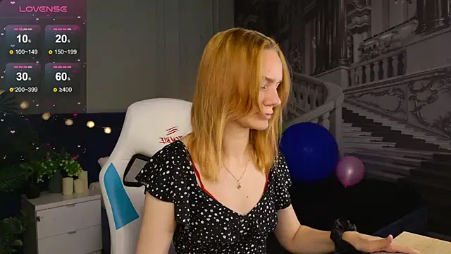 Snapshot of Ramona___ chatting on 09/17/25, 06:04 Ramona online show from 09/17/25, 06:04