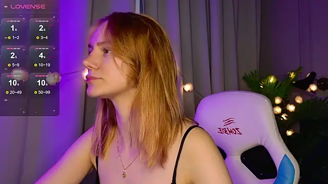 Snapshot of Ramona___ chatting on 09/19/25, 05:53 Ramona online show from 09/19/25, 05:53