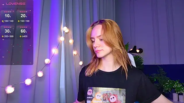 Snapshot of Ramona___ chatting on 10/10/25, 06:01 Ramona online show from 10/10/25, 06:01