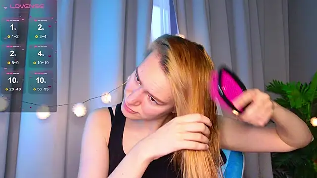 Snapshot of Ramona___ chatting on 10/19/25, 06:03 Ramona online show from 10/19/25, 06:03