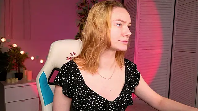 Snapshot of Ramona___ chatting on 03/19/26, 06:17 Ramona online show from 03/19/26, 06:17