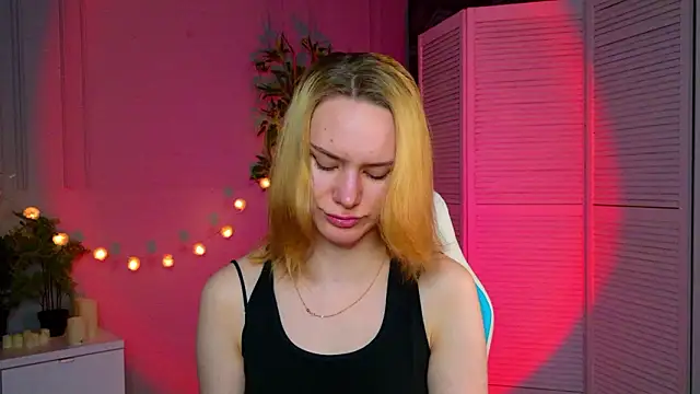 Snapshot of Ramona___ chatting on 03/24/26, 06:18 Ramona online show from 03/24/26, 06:18