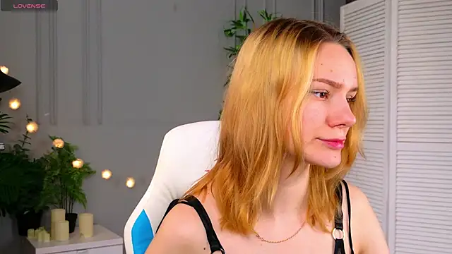 Snapshot of Ramona___ chatting on 04/01/26, 01:34 Ramona online show from 04/01/26, 01:34