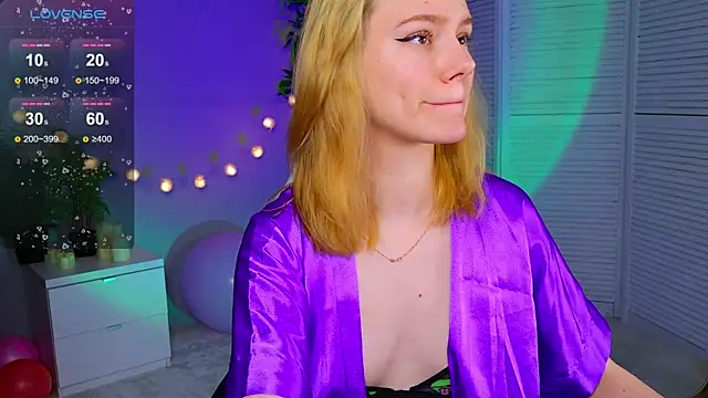 Snapshot of Ramona___ chatting on 04/05/26, 01:41 Ramona online show from 04/05/26, 01:41