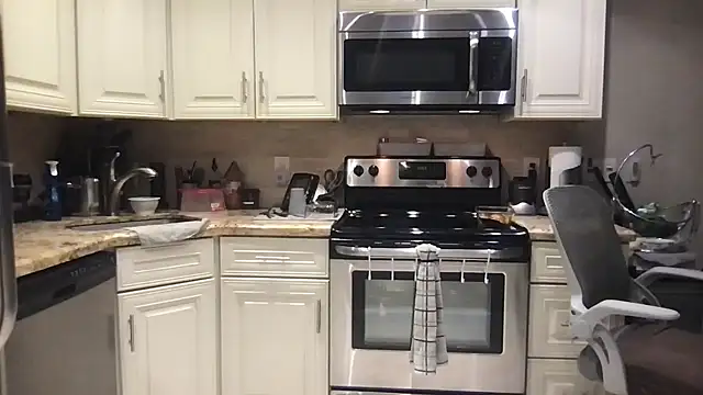 BigGuyMuscle online show from 09/24/25, 03:54