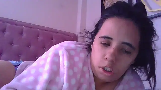 annarose19 online show from 10/28/25, 06:21