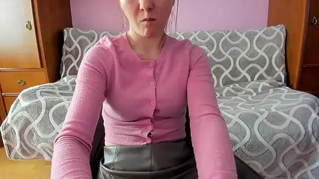HolmesAriana online show from 12/04/24, 12:36