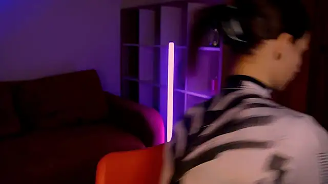 ItsAlisia online show from 11/21/25, 01:43