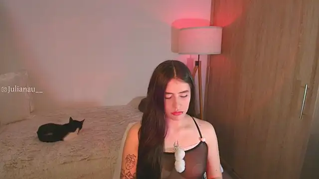 Snapshot of iriswest_ chatting on 10/30/25, 12:23 iriswest online show from 10/30/25, 12:23