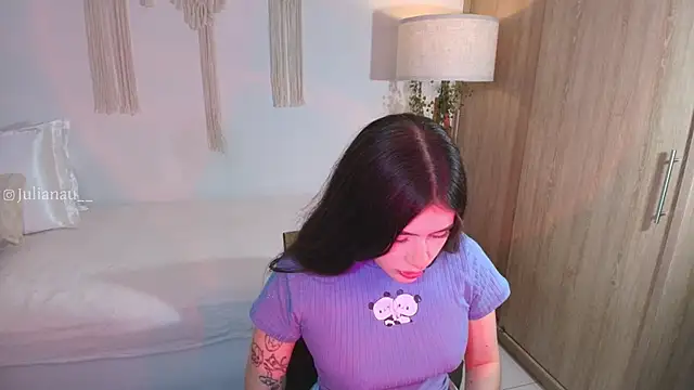 Snapshot of iriswest_ chatting on 11/22/25, 12:42 iriswest online show from 11/22/25, 12:42