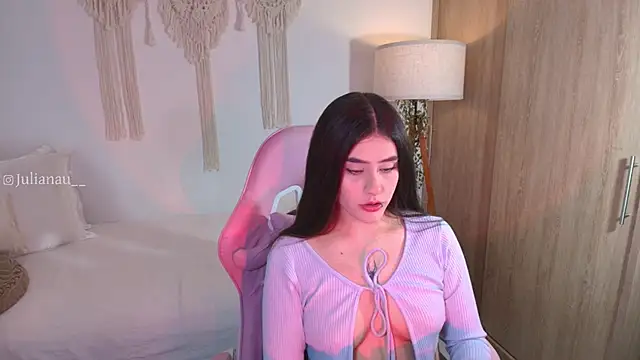 Snapshot of iriswest_ chatting on 12/02/25, 01:33 iriswest online show from 12/02/25, 01:33