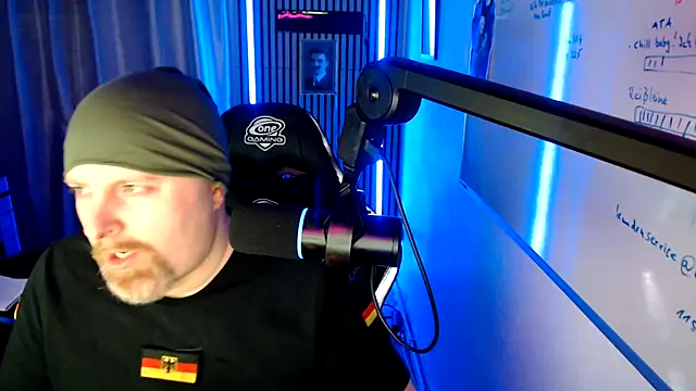 Snapshot of DerPornoPete chatting on 04/19/26, 12:22 DerPornoPete online show from 04/19/26, 12:22