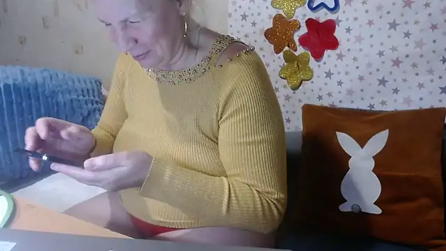 Snapshot of QueenLana chatting on 12/03/25, 04:38 QueenLana online show from 12/03/25, 04:38