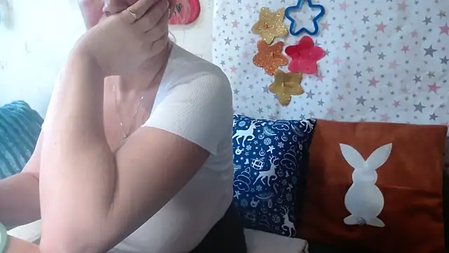 Snapshot of QueenLana chatting on 12/14/25, 09:58 QueenLana online show from 12/14/25, 09:58