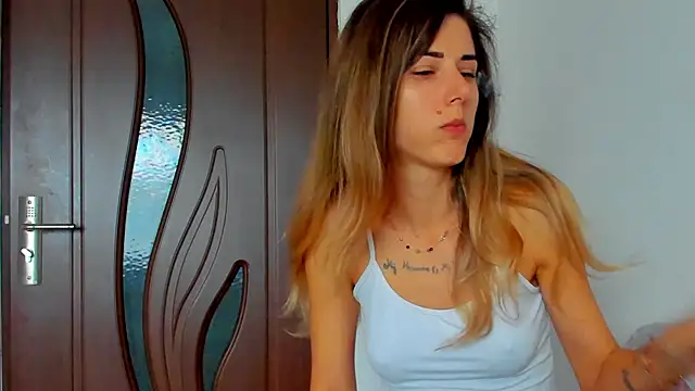 Snapshot of marie_marie03 chatting on 11/05/25, 08:14 marie marie03 online show from 11/05/25, 08:14