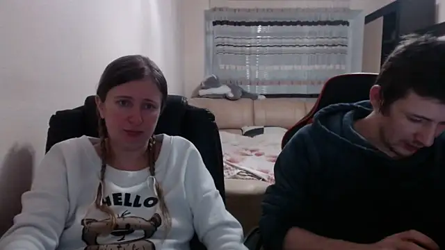 PeterAndJen online show from 03/10/25, 04:14