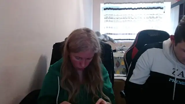 PeterAndJen online show from 04/15/26, 04:58