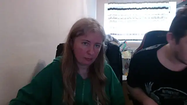Snapshot of PeterAndJen chatting on 04/18/26, 07:58 PeterAndJen online show from 04/18/26, 07:58