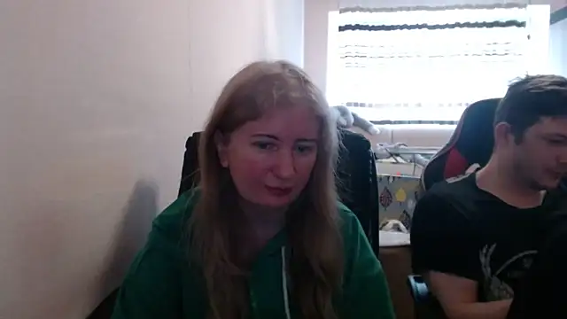 Snapshot of PeterAndJen chatting on 04/19/26, 08:02 PeterAndJen online show from 04/19/26, 08:02