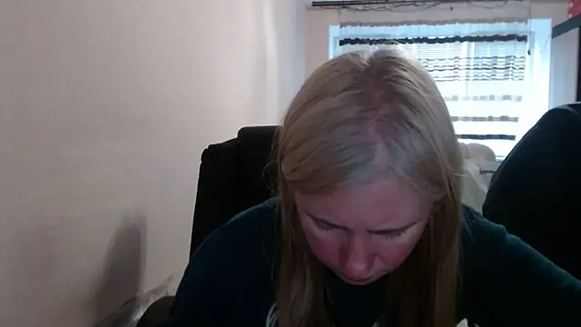 Snapshot of PeterAndJen chatting on 04/30/26, 05:52 PeterAndJen online show from 04/30/26, 05:52