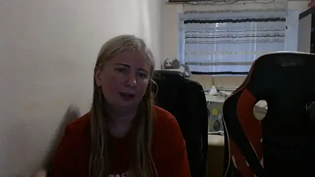 Snapshot of PeterAndJen chatting on 05/09/26, 05:29 PeterAndJen online show from 05/09/26, 05:29