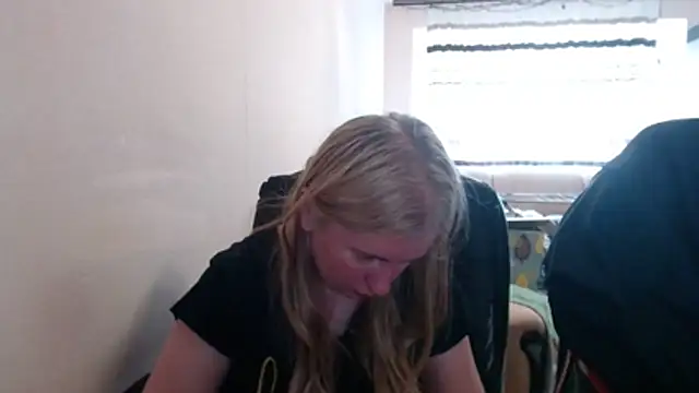 Snapshot of PeterAndJen chatting on 05/17/26, 04:14 PeterAndJen online show from 05/17/26, 04:14
