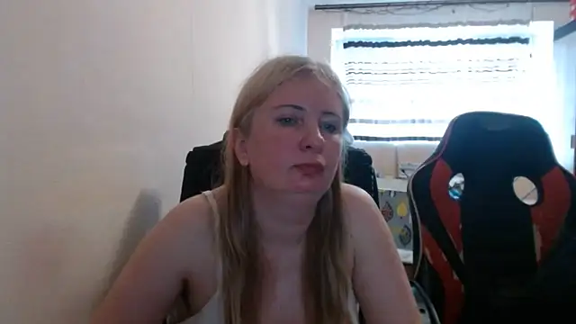 Snapshot of PeterAndJen chatting on 05/23/26, 06:01 PeterAndJen online show from 05/23/26, 06:01