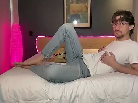 Snapshot of mcklister_kinky_feets chatting on 02/16/26, 09:33 mcklister kinky feets online show from 02/16/26, 09:33