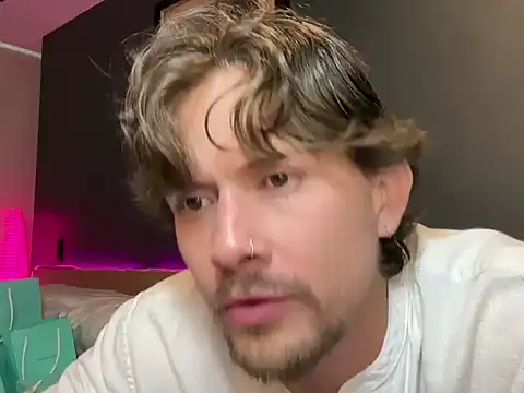 Snapshot of mcklister_kinky_feets chatting on 02/20/26, 06:19 mcklister kinky feets online show from 02/20/26, 06:19