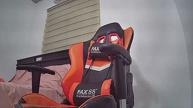 Snapshot of EvaTiffany chatting on 11/28/25, 04:04 EvaTiffany online show from 11/28/25, 04:04