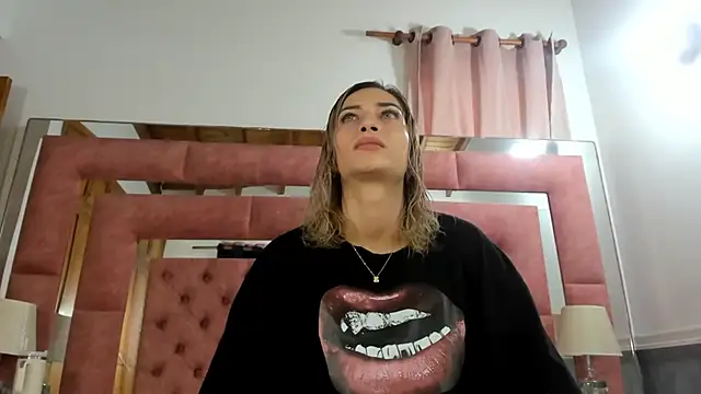 Snapshot of briana_wonder69xxx chatting on 10/03/25, 03:53 briana wonder69xxx online show from 10/03/25, 03:53