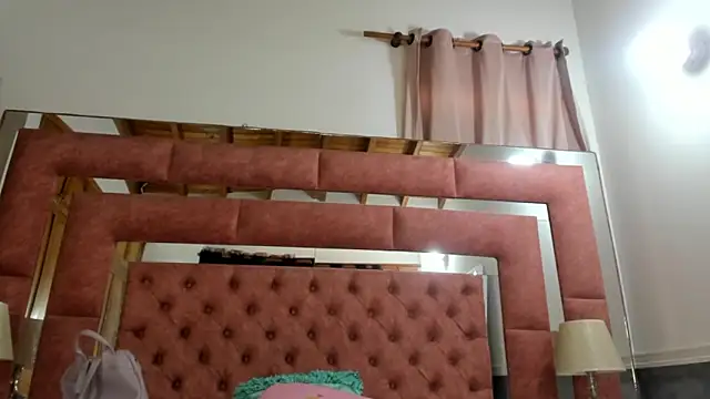 Snapshot of briana_wonder69xxx chatting on 11/11/25, 03:23 briana wonder69xxx online show from 11/11/25, 03:23