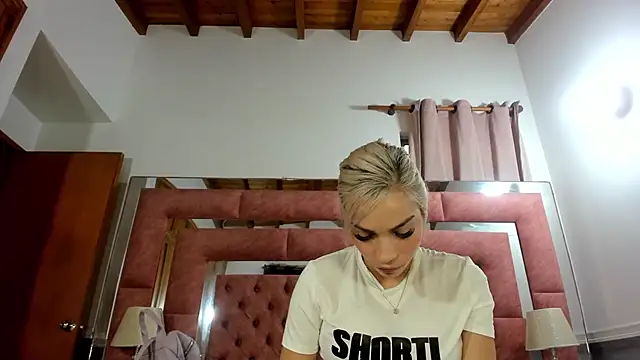 Snapshot of briana_wonder69xxx chatting on 01/13/26, 02:22 briana wonder69xxx online show from 01/13/26, 02:22