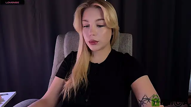 Snapshot of ariashaa chatting on 06/06/26, 02:22 ariashaa online show from 06/06/26, 02:22