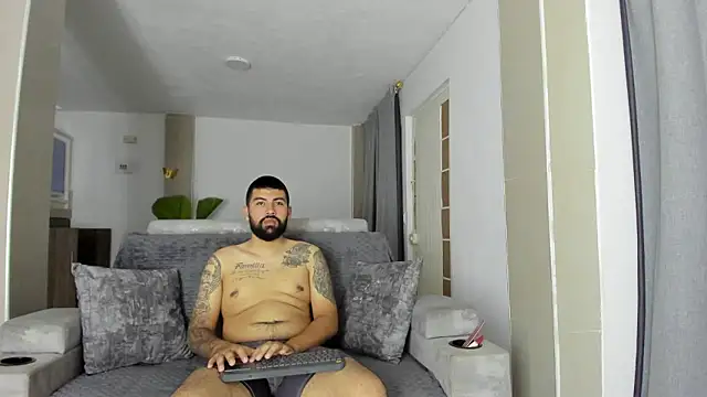 Snapshot of DulceRomance chatting on 02/09/26, 03:43 DulceRomance online show from 02/09/26, 03:43