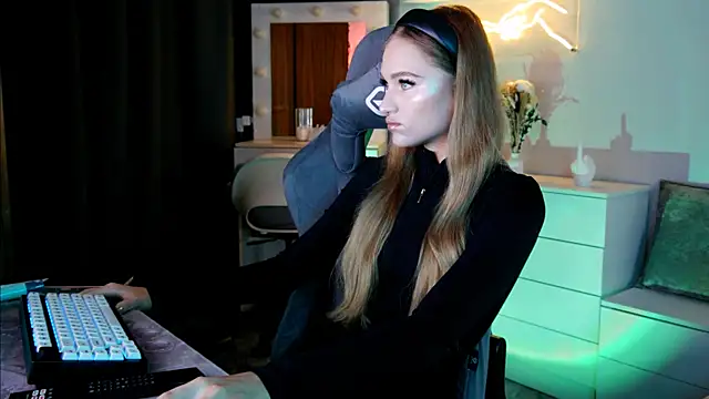 Snapshot of MrsTenderBeast chatting on 02/22/25, 05:35 MrsTenderBeast online show from 02/22/25, 05:35