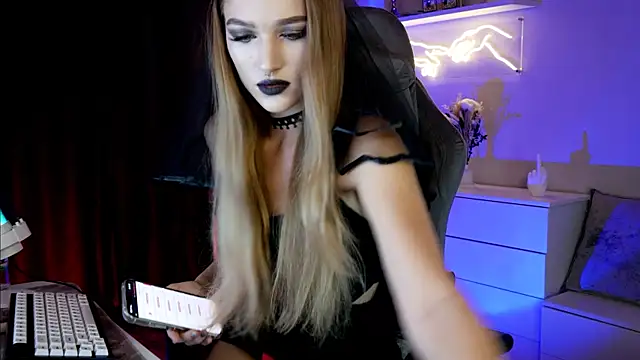 Snapshot of MrsTenderBeast chatting on 03/07/25, 05:06 MrsTenderBeast online show from 03/07/25, 05:06