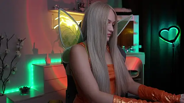 Snapshot of MrsTenderBeast chatting on 11/24/25, 04:18 MrsTenderBeast online show from 11/24/25, 04:18