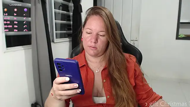 Snapshot of tamy_shine87 chatting on 12/15/25, 11:09 tamy shine87 online show from 12/15/25, 11:09