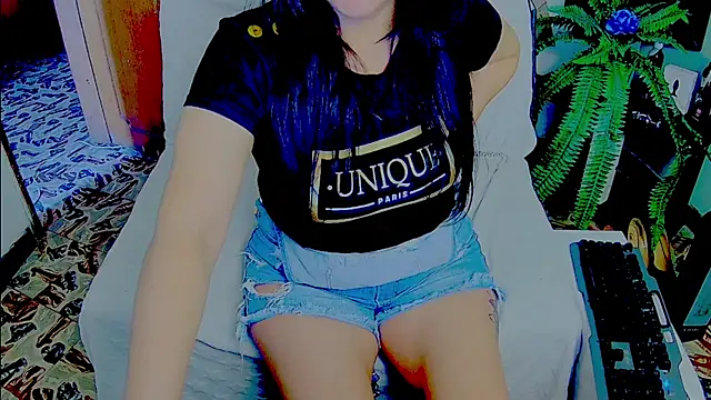 Snapshot of Mommy-pervert chatting on 09/19/25, 08:31 Mommy-pervert online show from 09/19/25, 08:31