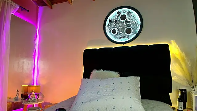 lorrayne  online show from 03/25/26, 12:11