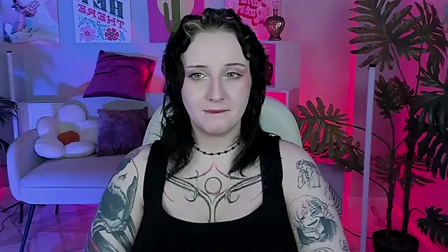 AsheLucker online show from 12/14/25, 11:20