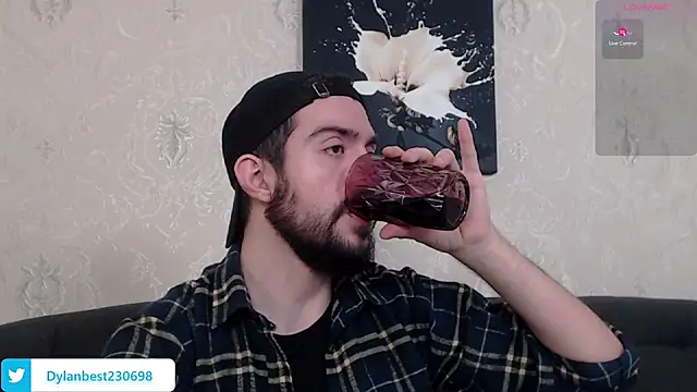 Snapshot of Dylan_Best chatting on 12/22/24, 02:28 Dylan Best online show from 12/22/24, 02:28