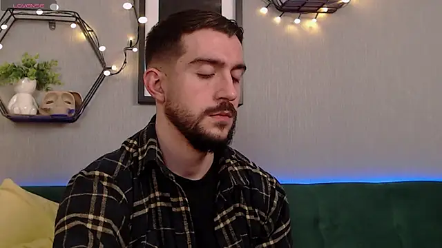 Snapshot of Dylan_Best chatting on 12/27/24, 12:29 Dylan Best online show from 12/27/24, 12:29