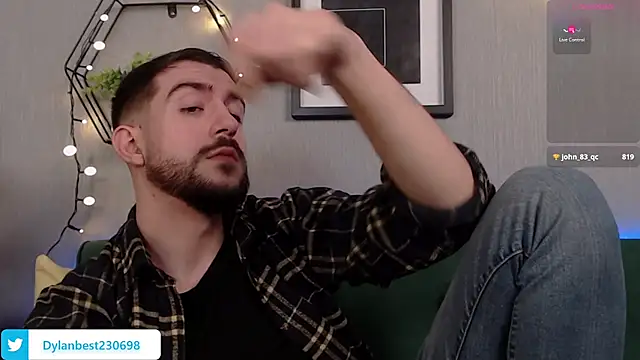 Snapshot of Dylan_Best chatting on 12/27/24, 03:31 Dylan Best online show from 12/27/24, 03:31