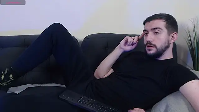 Snapshot of Dylan_Best chatting on 02/21/25, 06:18 Dylan Best online show from 02/21/25, 06:18