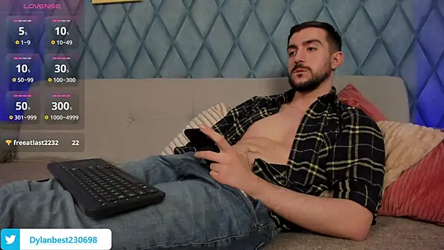 Snapshot of Dylan_Best chatting on 03/18/25, 02:25 Dylan Best online show from 03/18/25, 02:25