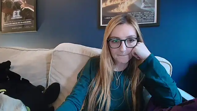 Snapshot of short_sweetpea chatting on 10/21/25, 04:30 short sweetpea online show from 10/21/25, 04:30