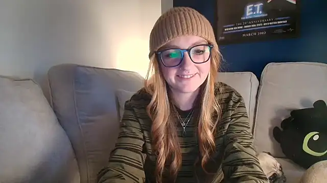 Snapshot of short_sweetpea chatting on 10/27/25, 03:49 short sweetpea online show from 10/27/25, 03:49